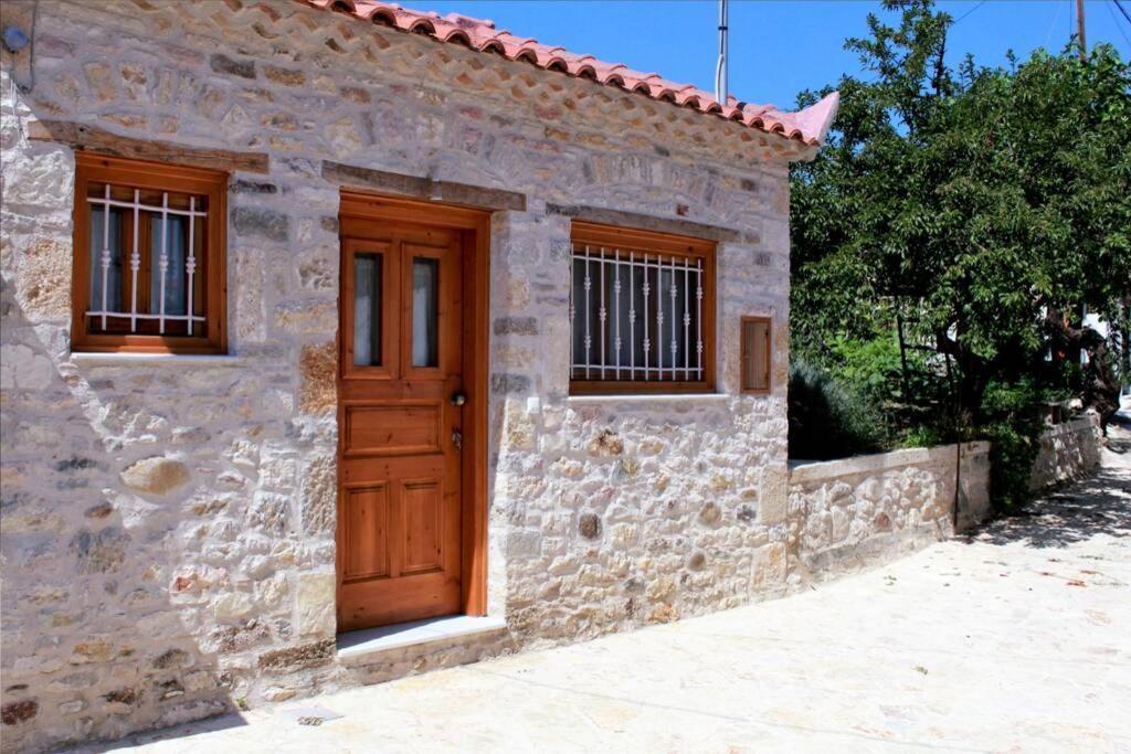 Apartamento Traditional Stone House At Great Location Koróni Exterior foto