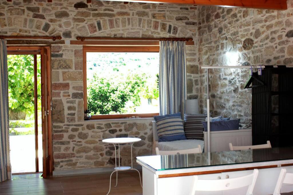 Apartamento Traditional Stone House At Great Location Koróni Exterior foto